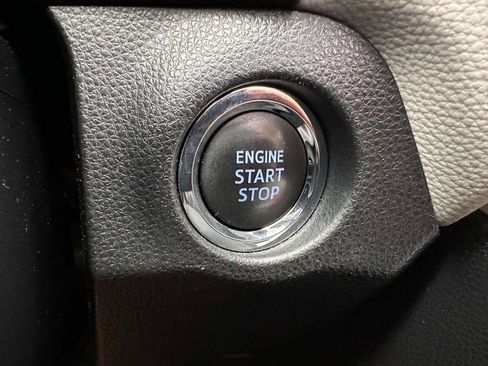 Used 2019 Toyota RAV4 Limited w/ Advanced Technology Package AWD/4WD image 21