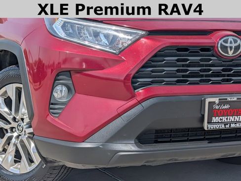 Used 2020 Toyota RAV4 XLE Premium image 3