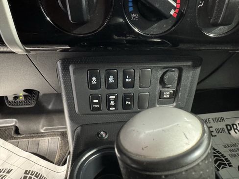 Used 2011 Toyota FJ Cruiser 4WD image 27