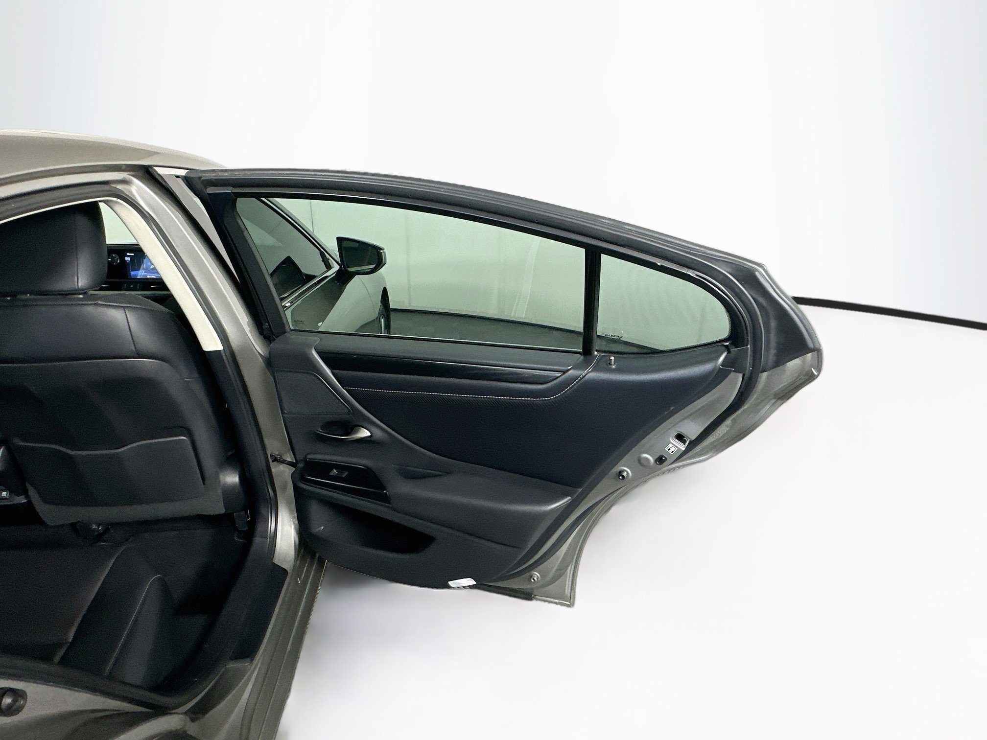 Used 2020 Lexus ES 300h w/ Accessory Package FWD image 28