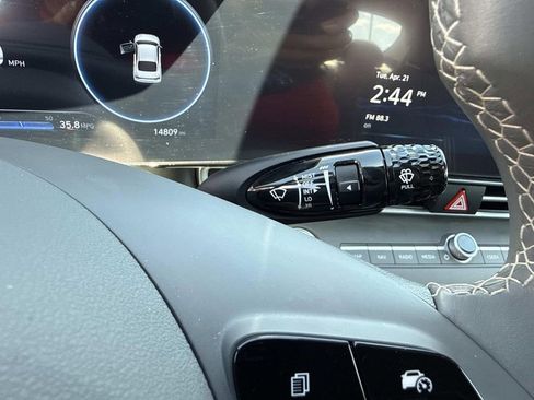 Used 2025 Hyundai Elantra SEL image 34