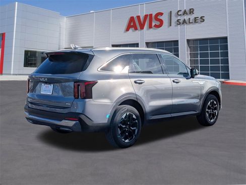 Used 2024 Kia Sorento S image 6