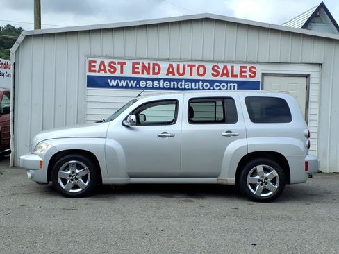 Used 2011 Chevrolet HHR LT FWD image 2