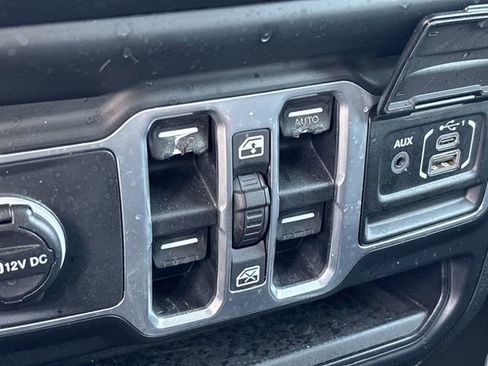 Used 2018 Jeep Wrangler Unlimited Sport S image 20