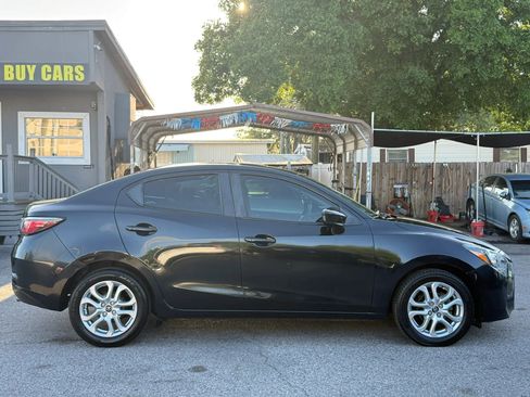 Used 2017 Toyota Yaris iA FWD image 8