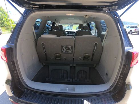 Used 2019 Kia Sedona L image 23
