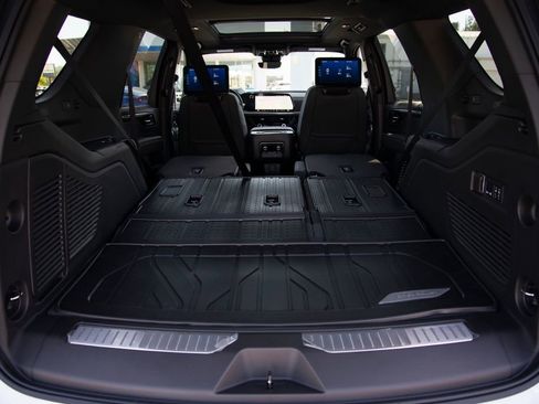 New 2026 Chevrolet Tahoe High Country AWD/4WD image 21