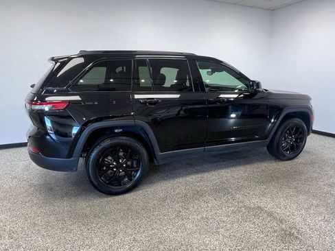 Used 2024 Jeep Grand Cherokee Altitude image 21