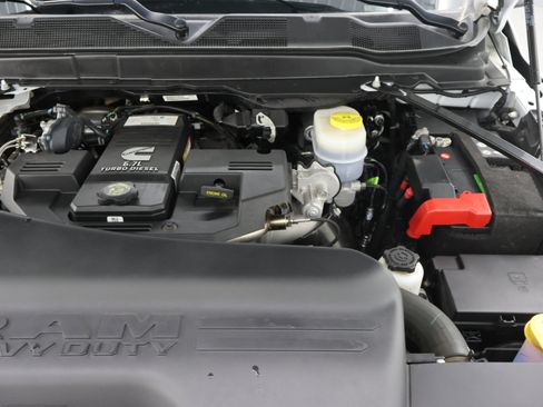 Used 2024 RAM 2500 Laramie AWD/4WD image 18