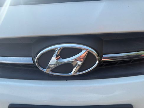 Used 2016 Hyundai Accent SE FWD image 23