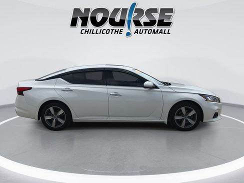 Used 2022 Nissan Altima 2.5 SL FWD image 9