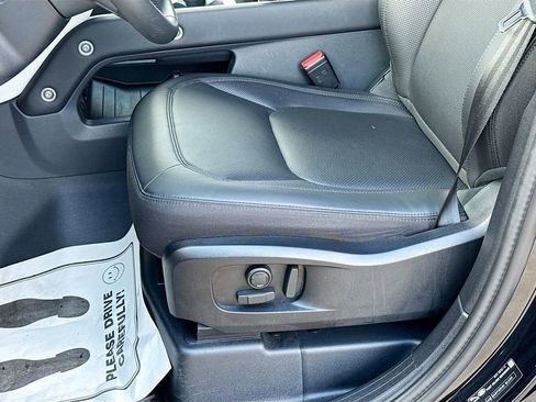 Used 2025 Land Rover Defender 110 S image 13