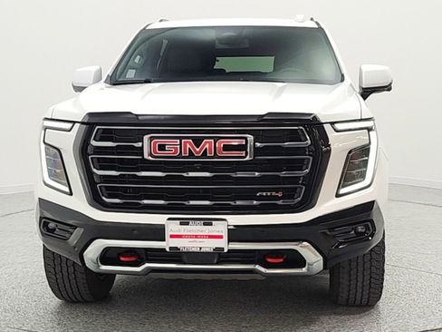 Used 2025 GMC Yukon XL AT4 image 2