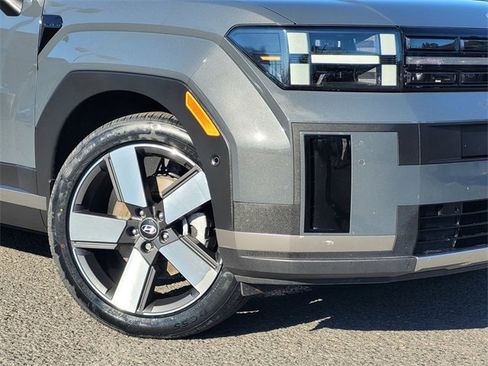 Used 2025 Hyundai Santa Fe Limited image 4