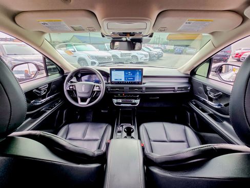 Used 2024 Lincoln Corsair FWD image 3