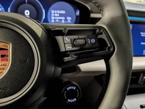 New 2026 Porsche Macan 4 Electric image 28