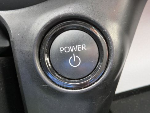 Used 2025 Toyota Sienna LE image 23