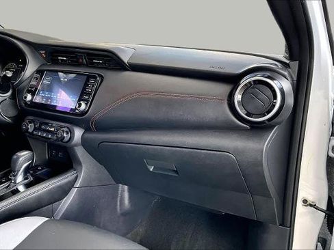 Certified 2024 Nissan Kicks SR w/ SR Premium Package FWD image 17