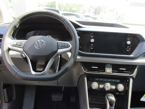 New 2024 Volkswagen Taos SE image 21