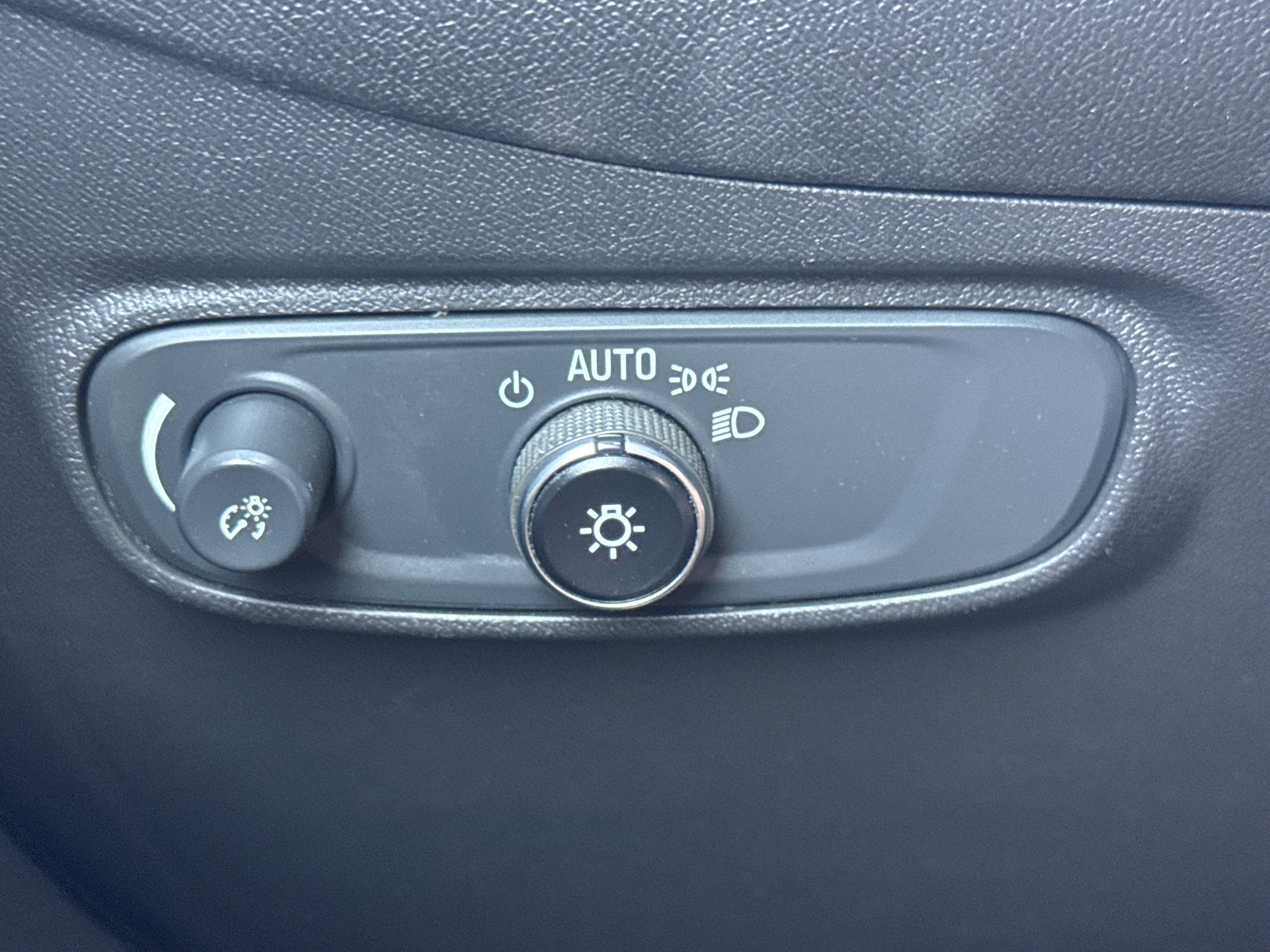Used 2024 Chevrolet Equinox LT AWD/4WD image 23