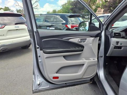 Used 2018 Honda Ridgeline RTL-T image 17