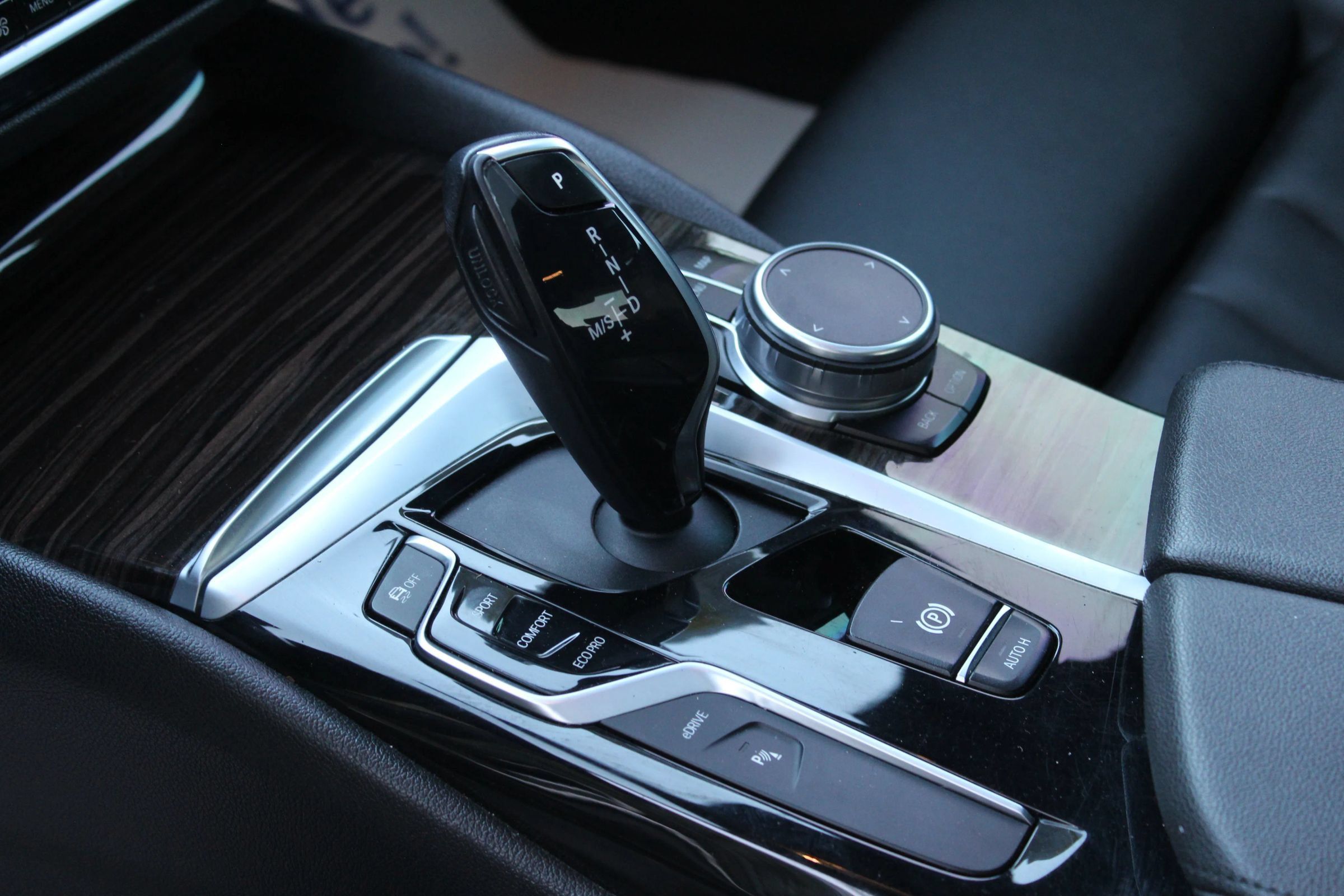 Used 2019 BMW 530e xDrive AWD/4WD image 24