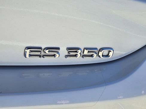 Used 2022 Lexus ES 350 Ultra Luxury w/ Accessory Package 2 image 11