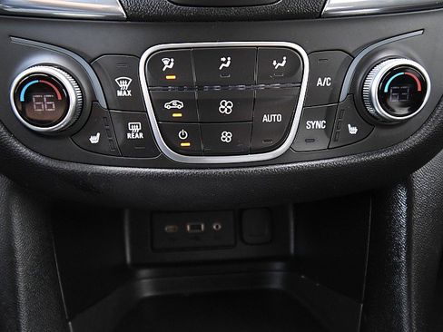 Used 2020 Chevrolet Equinox LT AWD/4WD image 18