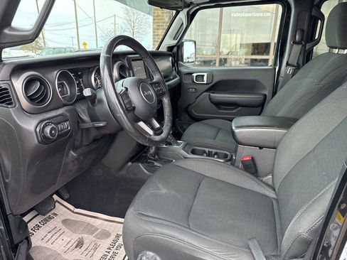 Used 2019 Jeep Wrangler Unlimited Sport S image 41