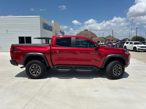 Used 2024 Chevrolet Colorado ZR2 w/ Technology Package AWD/4WD image 2