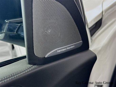 Used 2023 BMW X7 xDrive40i w/ Executive Package image 19