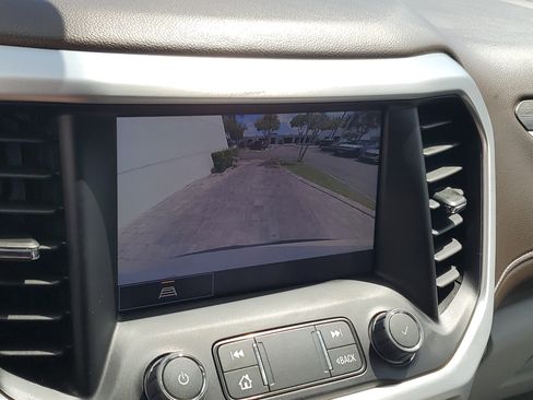 Used 2023 GMC Acadia SLT FWD image 28