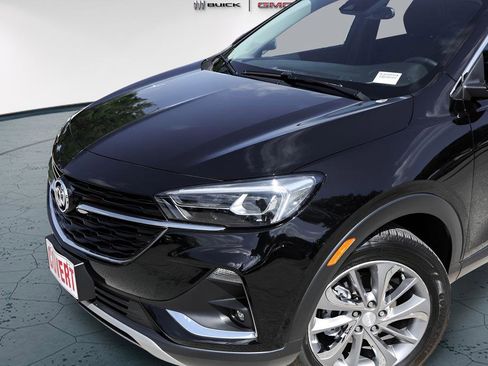 Used 2023 Buick Encore GX Essence w/ Experience Buick Package FWD image 3