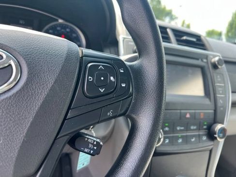 Used 2016 Toyota Camry LE FWD image 14