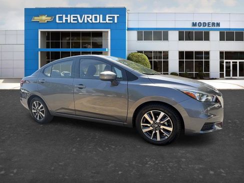 Used 2020 Nissan Versa SV FWD image 5