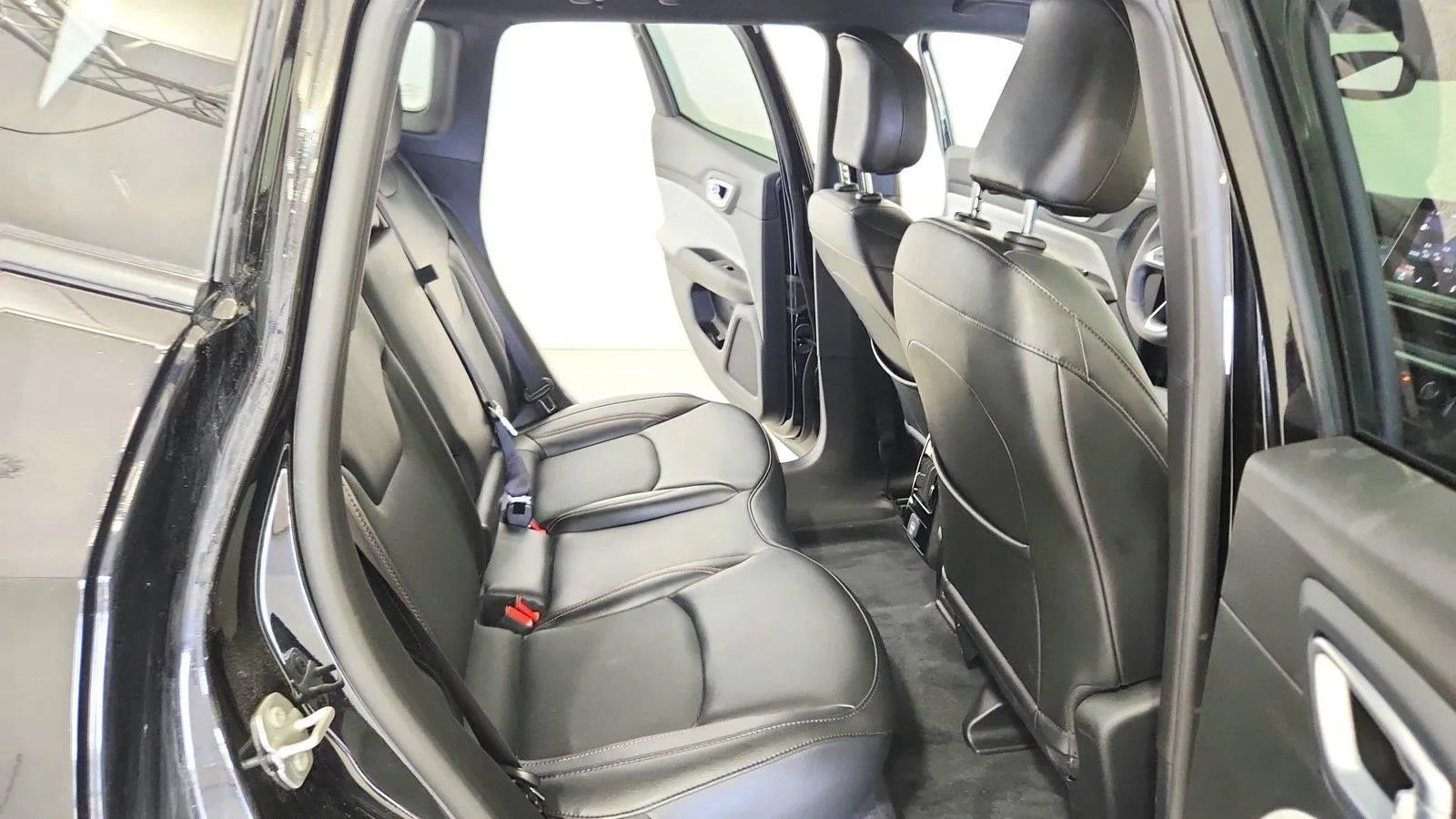 Used 2023 Jeep Compass Latitude AWD/4WD image 27