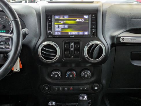 Used 2017 Jeep Wrangler Unlimited Sahara w/ Connectivity Group image 5