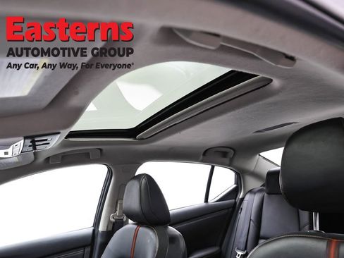 Used 2023 Nissan Sentra SR w/ SR Premium Package image 34