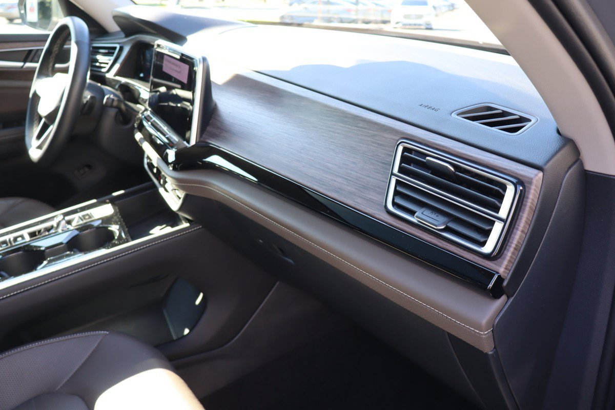 Used 2025 Volkswagen Atlas SEL AWD/4WD image 22