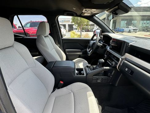 Used 2025 Toyota 4Runner SR5 AWD/4WD image 16