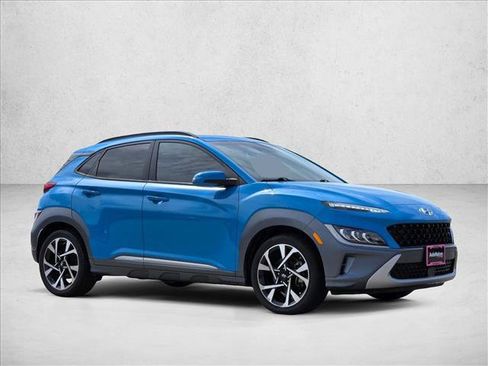 Used 2022 Hyundai Kona Limited FWD image 2