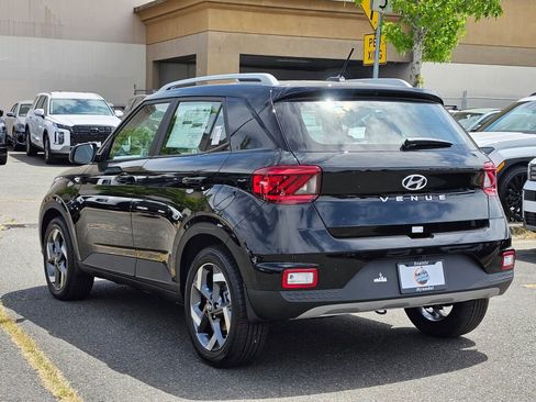 Used 2025 Hyundai Venue SEL image 5