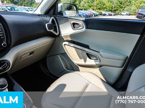 Used 2025 Kia Soul LX w/ LX Technology Package FWD image 42