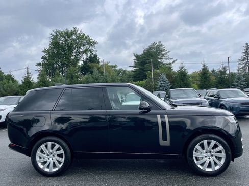 Used 2025 Land Rover Range Rover SE AWD/4WD image 5