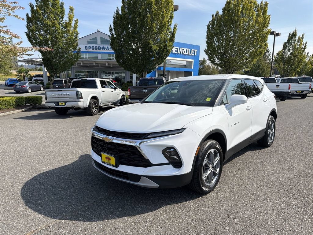 Certified 2025 Chevrolet Blazer LT FWD image 1