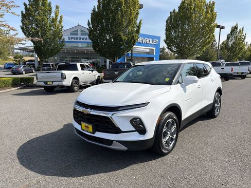 Certified 2025 Chevrolet Blazer LT FWD image 1