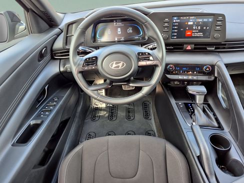 Certified 2025 Hyundai Elantra Sport FWD image 11