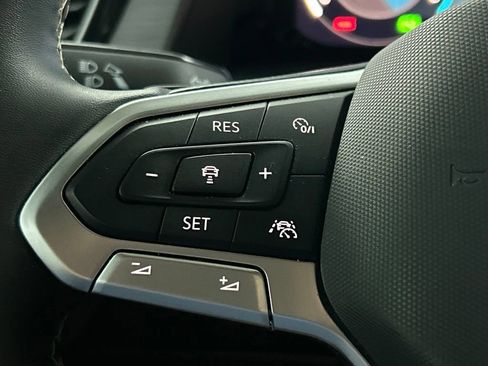 Used 2024 Volkswagen Atlas Cross Sport SE FWD image 27