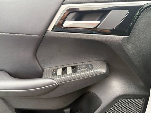 Used 2024 Mitsubishi Outlander AWD image 23