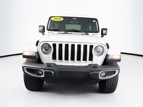 Used 2018 Jeep Wrangler Unlimited Sahara AWD/4WD image 2